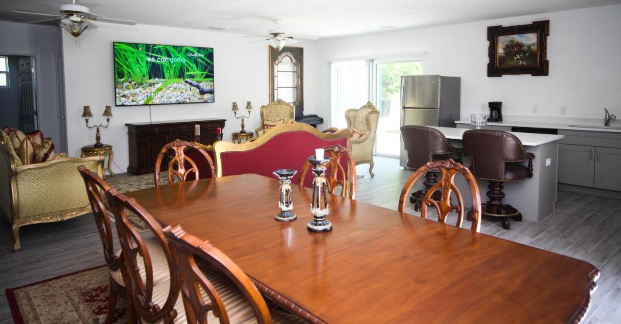 A Beautiful Queen Bedroom Orlando Exterior foto